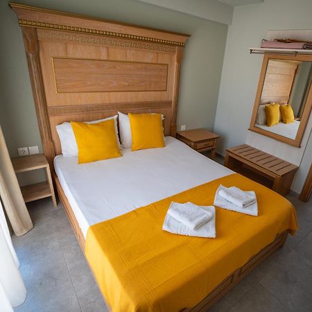 Onar By The Sea Luxurious Apartments Floyitá Eksteriør bilde
