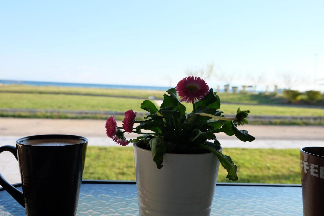 Onar By The Sea Luxurious Apartments Floyitá Eksteriør bilde