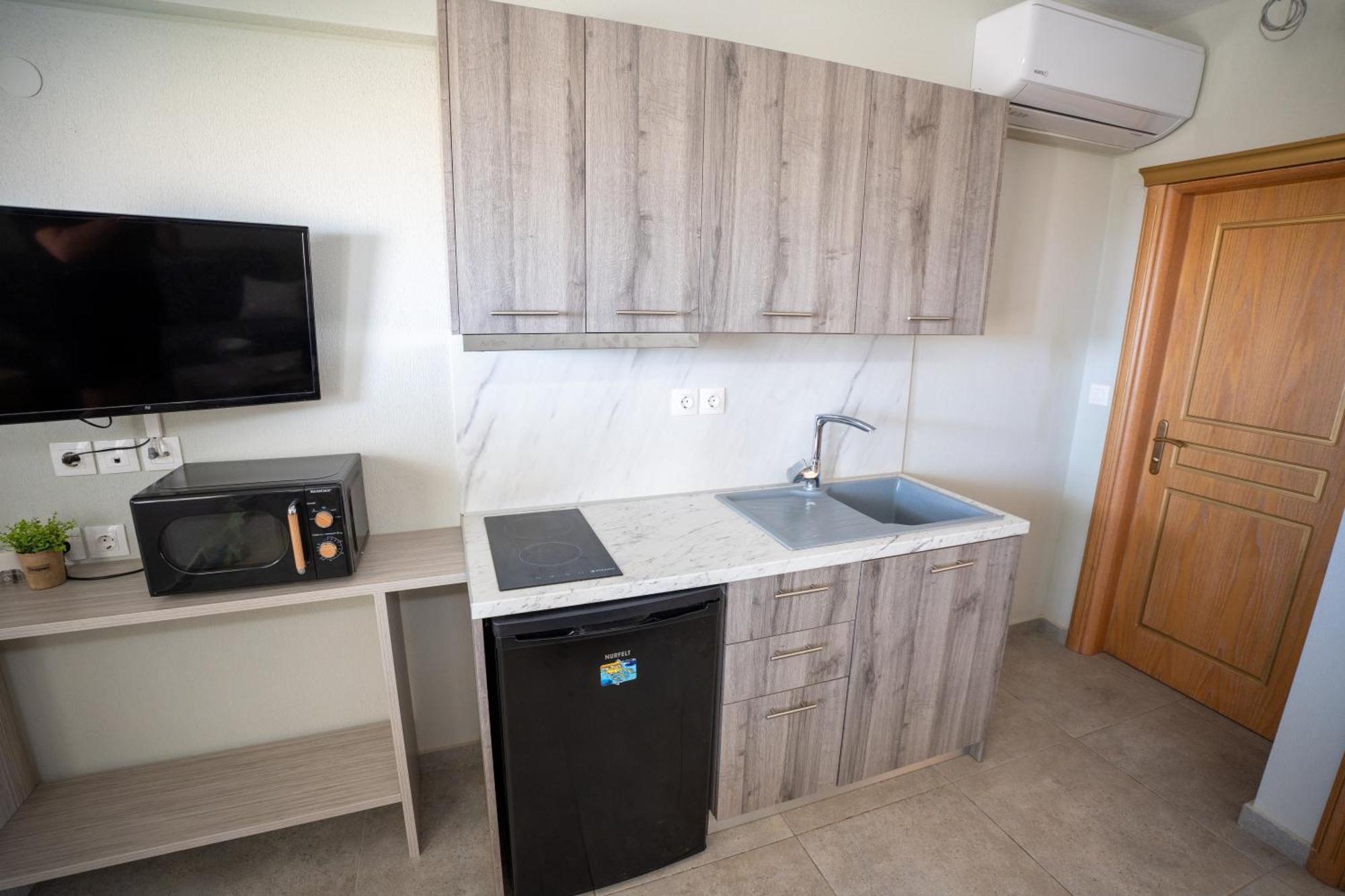 Onar By The Sea Luxurious Apartments Floyitá Eksteriør bilde