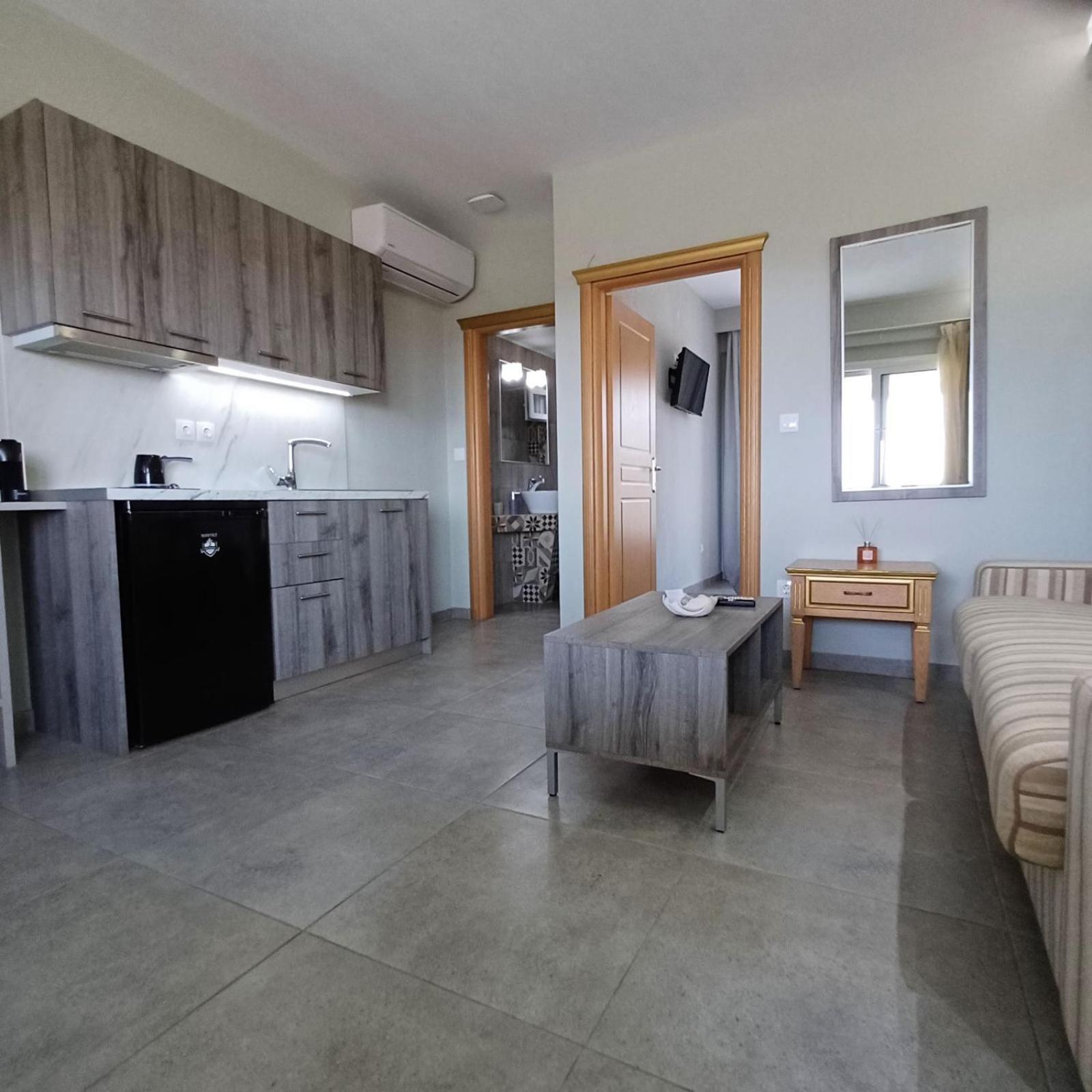 Onar By The Sea Luxurious Apartments Floyitá Eksteriør bilde